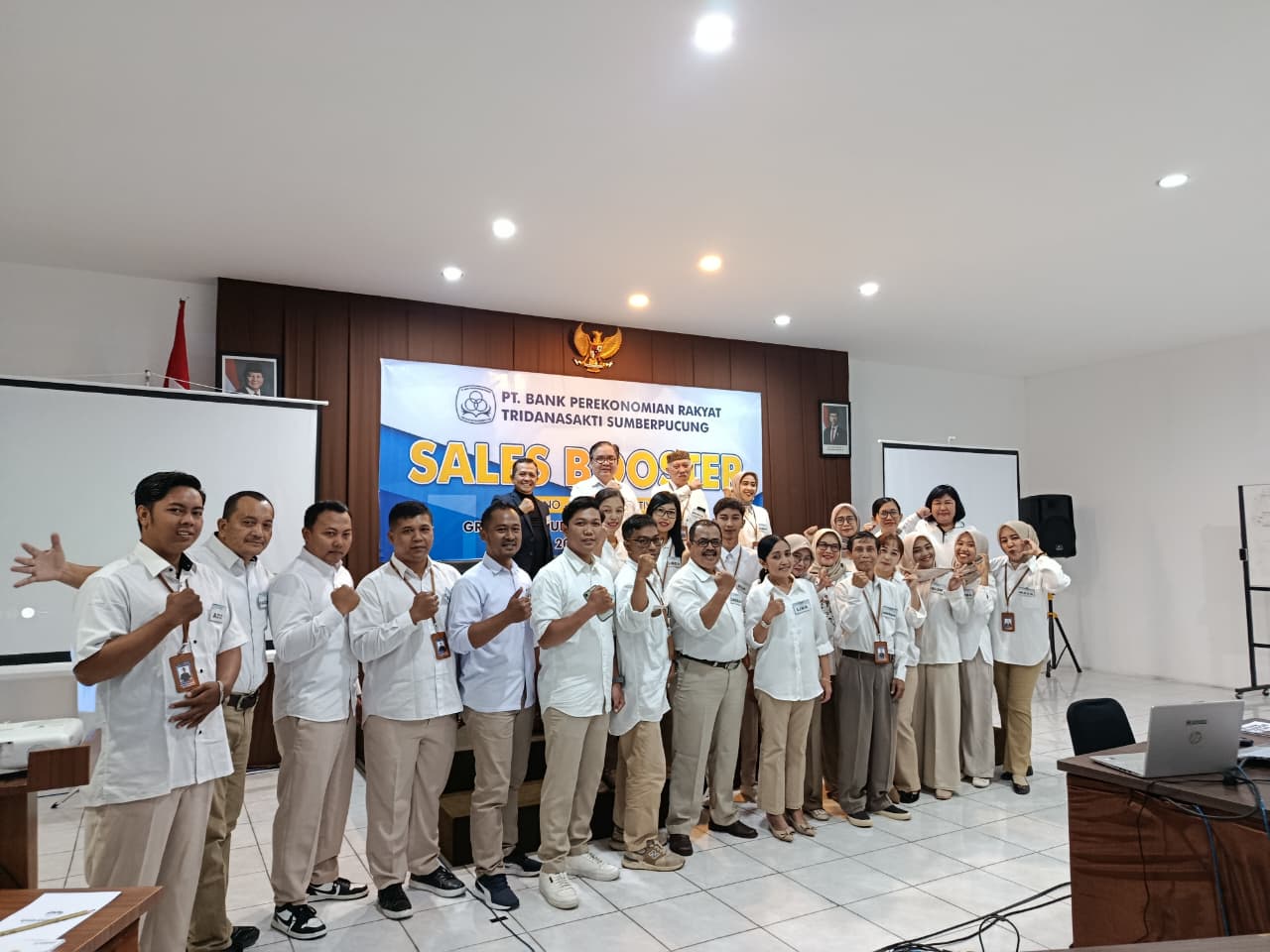 Pelatihan Sales Booster BPR Tridanasakti
